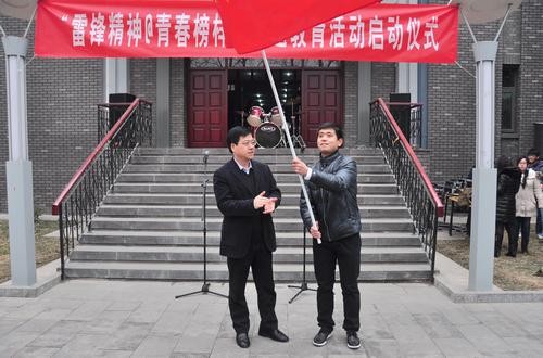 School Leifeng good example_Net model for power learning Lei Feng publicity draft