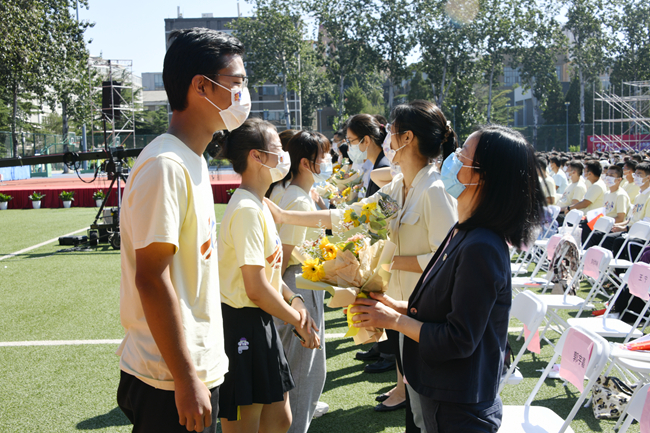 _How to say the opening ceremony for freshmen in English_The freshman representative's speech at the opening ceremony of the Chinese Department