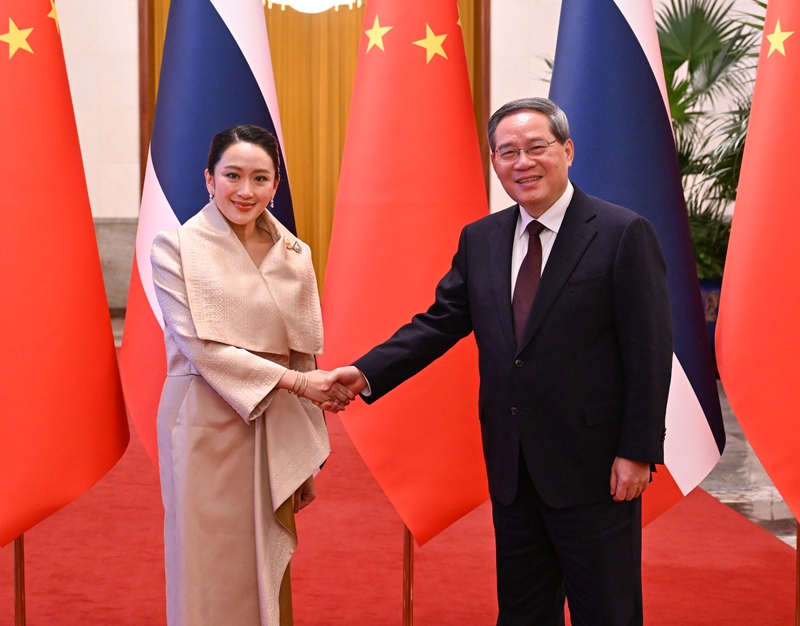 Li Qiang Talks With Thai Prime Minister Petton